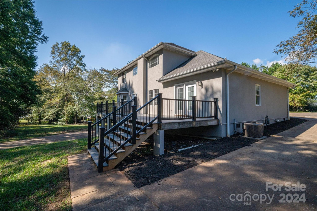 160 Oak Point Dr Cherryville, NC 28086