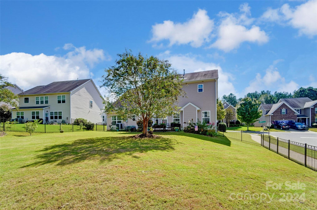 1039 Mclaren Dr Belmont, NC 28012