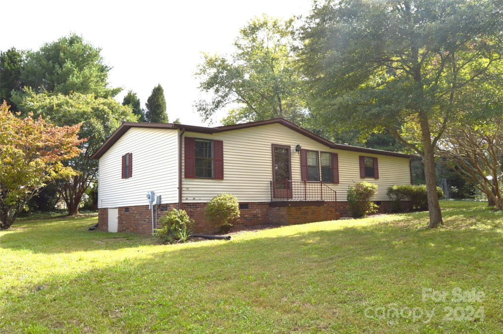 613 Lewis Ferry Rd Statesville, NC 28677