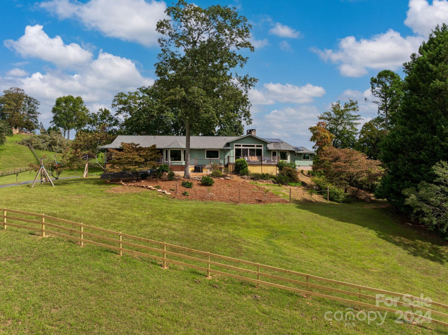 285 Blue Horse Ln Columbus, NC 28782