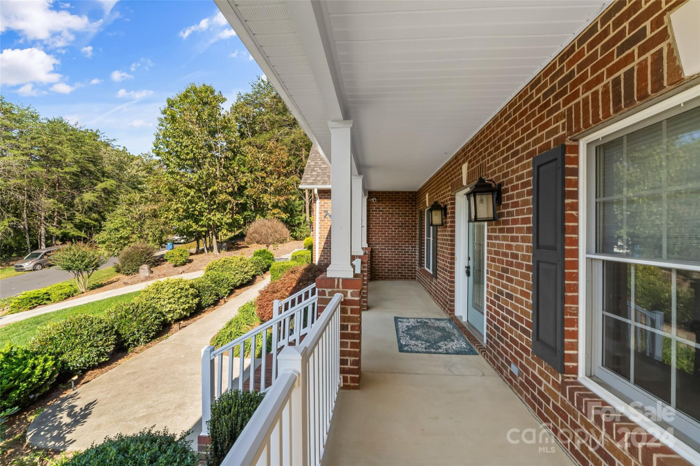 1356 Shadowfax Wynd None Hickory, NC 28602