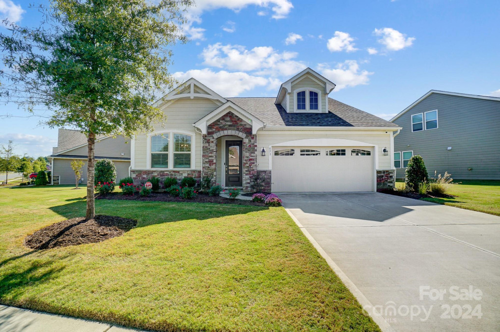 573 Lincoln Quarters Ln Tega Cay, SC 29708