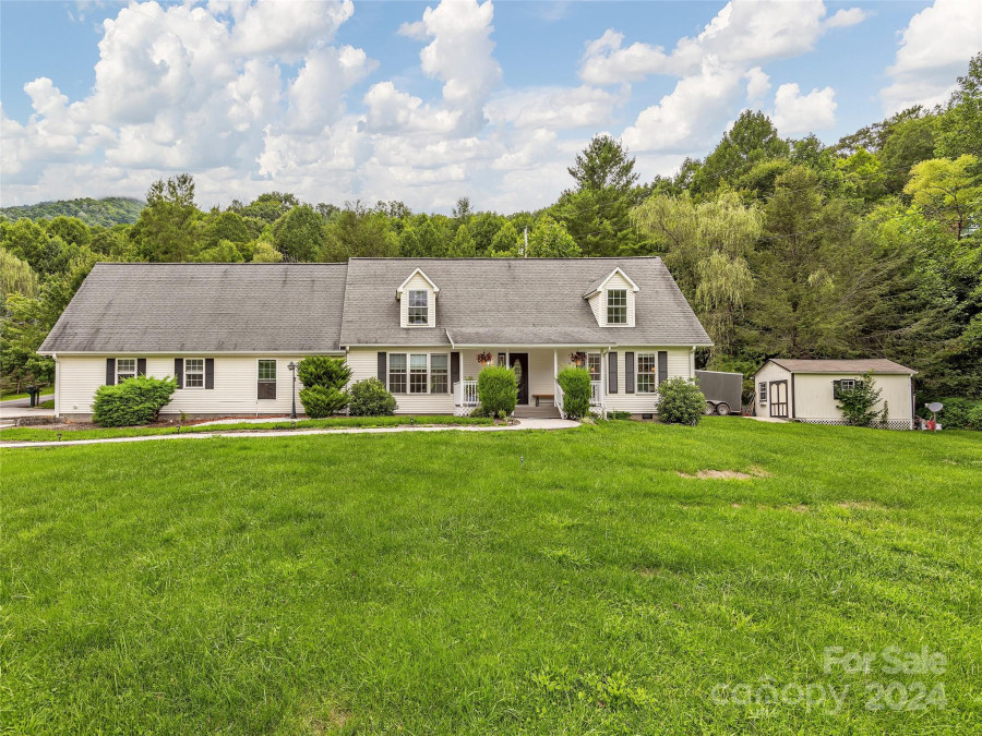 86 Clayton Lake Rd Waynesville, NC 28785