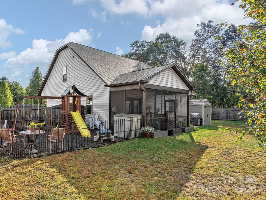 71 Brown St Weaverville, NC 28787