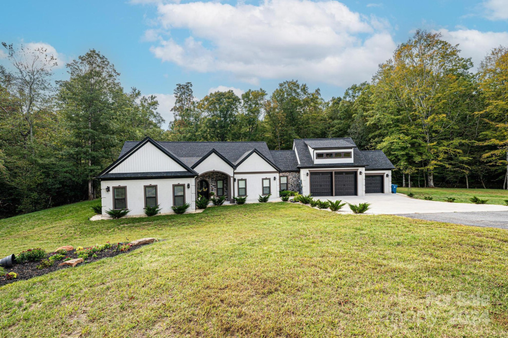 1176 Wisteria Dr Hickory, NC 28602