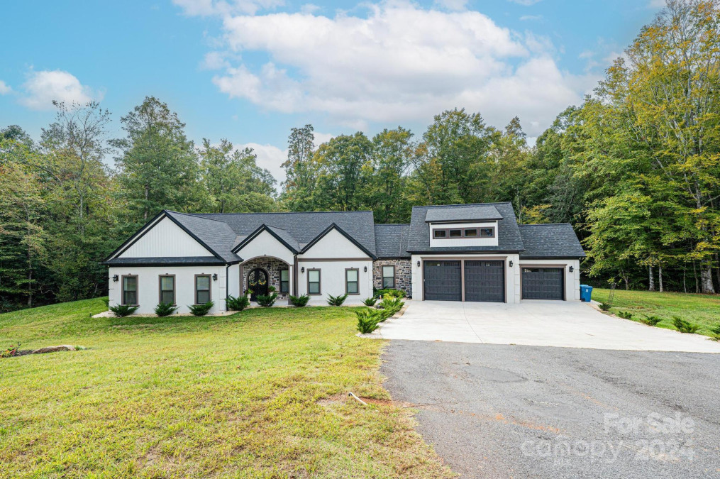 1176 Wisteria Dr Hickory, NC 28602