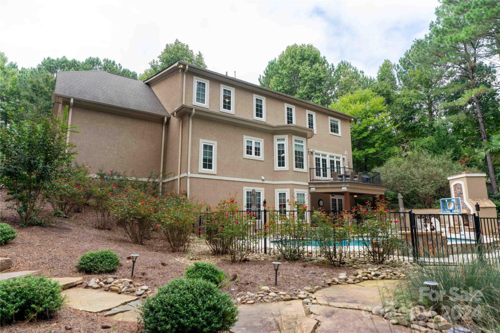 4893 River Hills Dr Denver, NC 28037