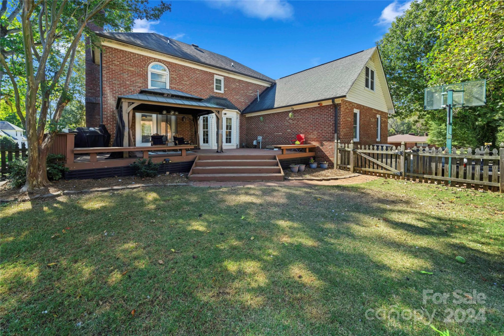 810 Woodmoore Ln Kannapolis, NC 28081