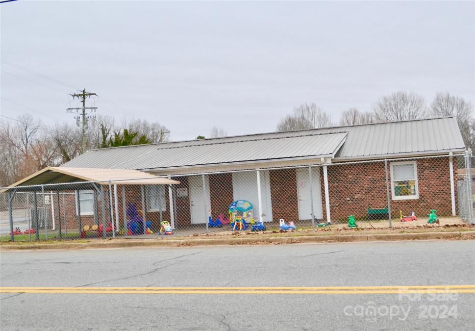 143 Henrietta St Ellenboro, NC 28040