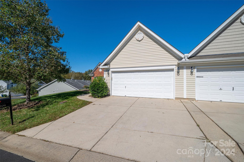 209 Woodbridge Cir Mount Holly, NC 28120