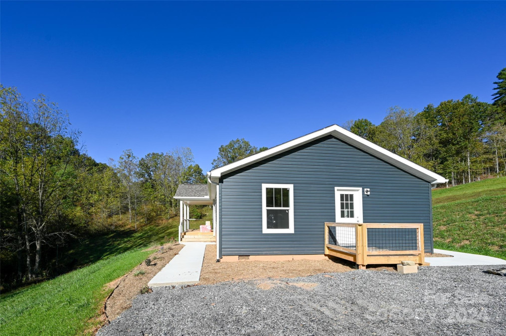 221 Appalachian Way Mars Hill, NC 28754