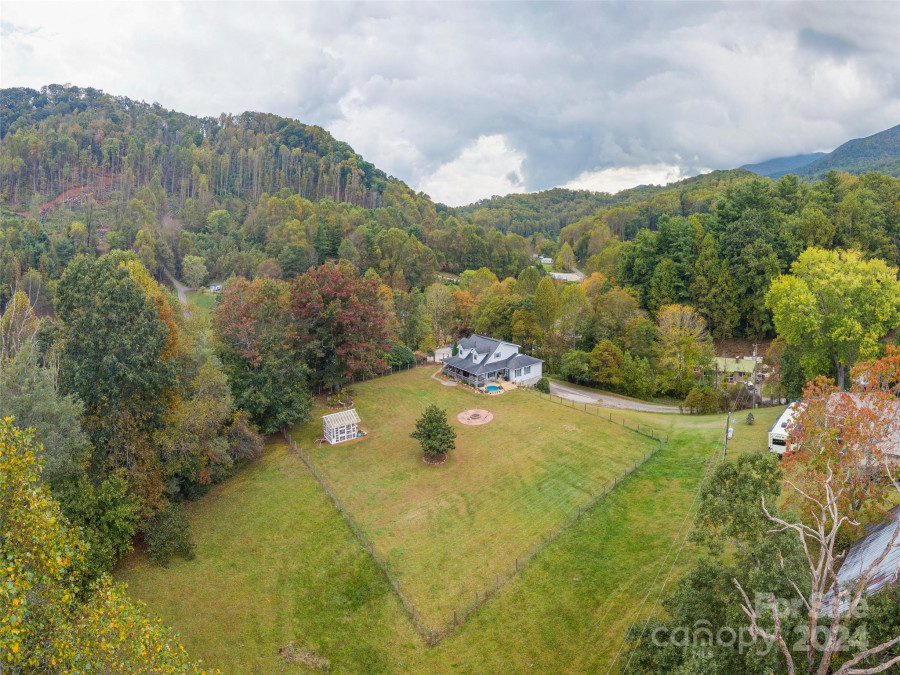 1668 Hyatt Creek Rd Waynesville, NC 28786