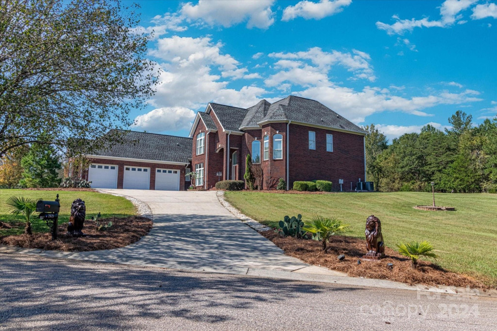 2621 Pine Point Dr York, SC 29745