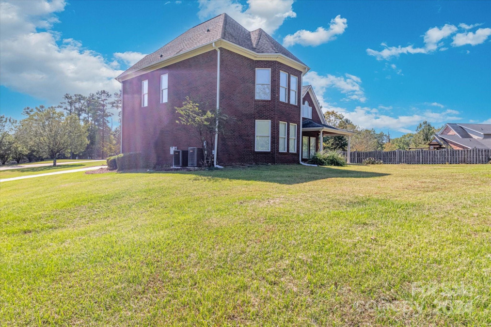 2621 Pine Point Dr York, SC 29745