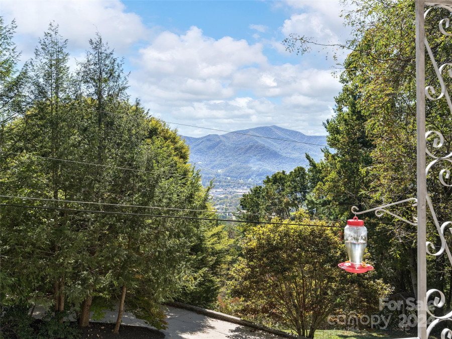 930 Scenic Cir Waynesville, NC 28786