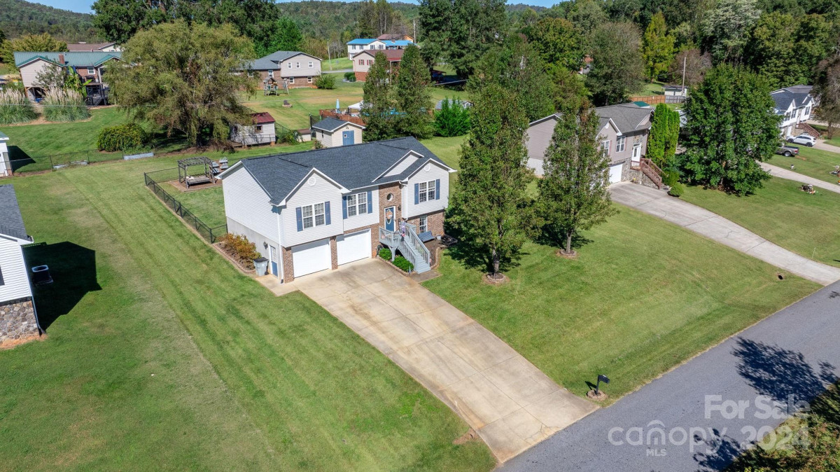 2303 Olde Meadow Dr Hudson, NC 28638