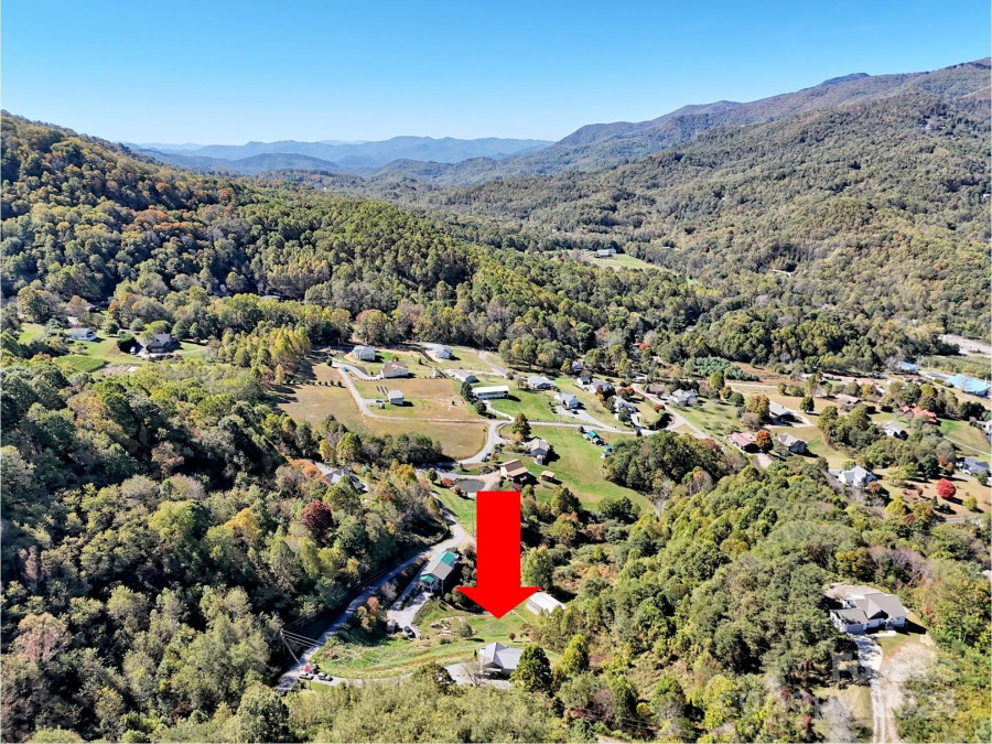 297 Gordon Dr Waynesville, NC 28786