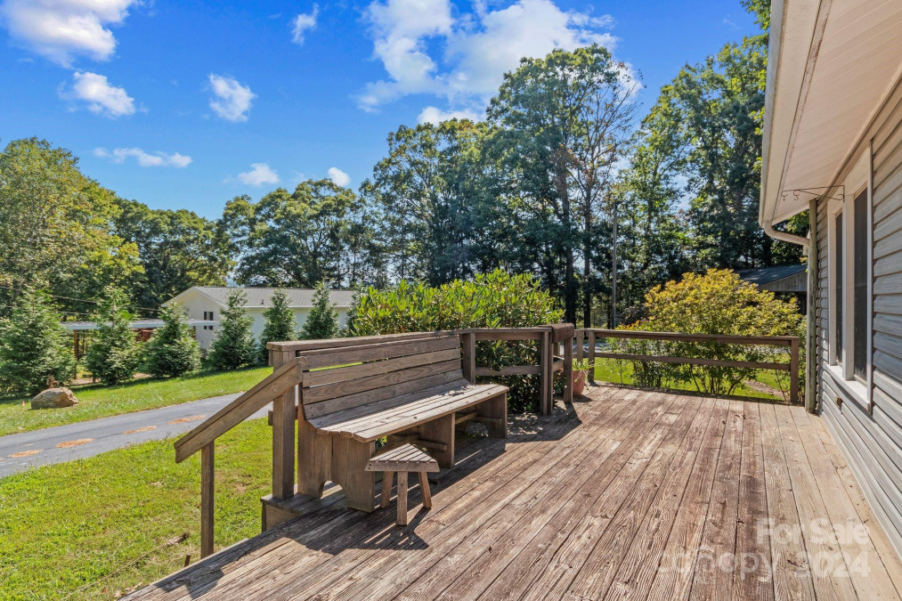 40 Triple Oak Dr Candler, NC 28715