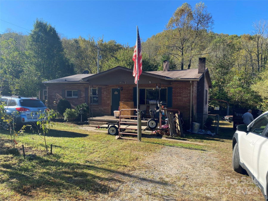 3376 Pickens Hw Rosman, NC 28772