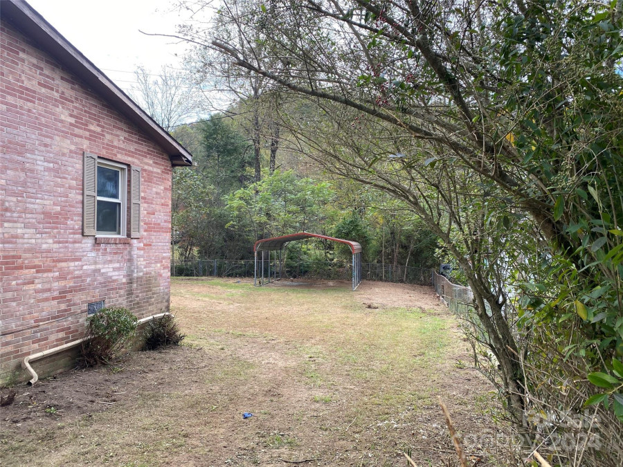 3376 Pickens Hw Rosman, NC 28772