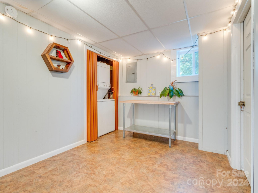 24 Hendrix St Asheville, NC 28806