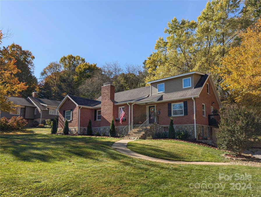 317 Balsam Dr Waynesville, NC 28786