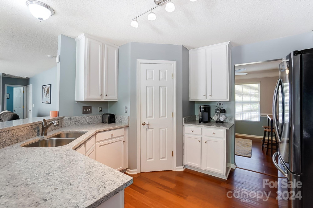 3843 Cameron Creek Dr Matthews, NC 28105