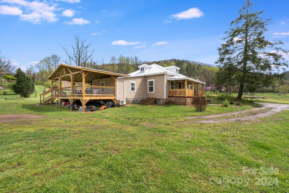 99 Cook Rd Hot Springs, NC 28743