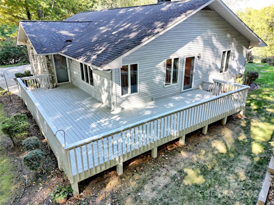 64 Mclean Ln Waynesville, NC 28786