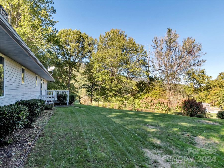 64 Mclean Ln Waynesville, NC 28786