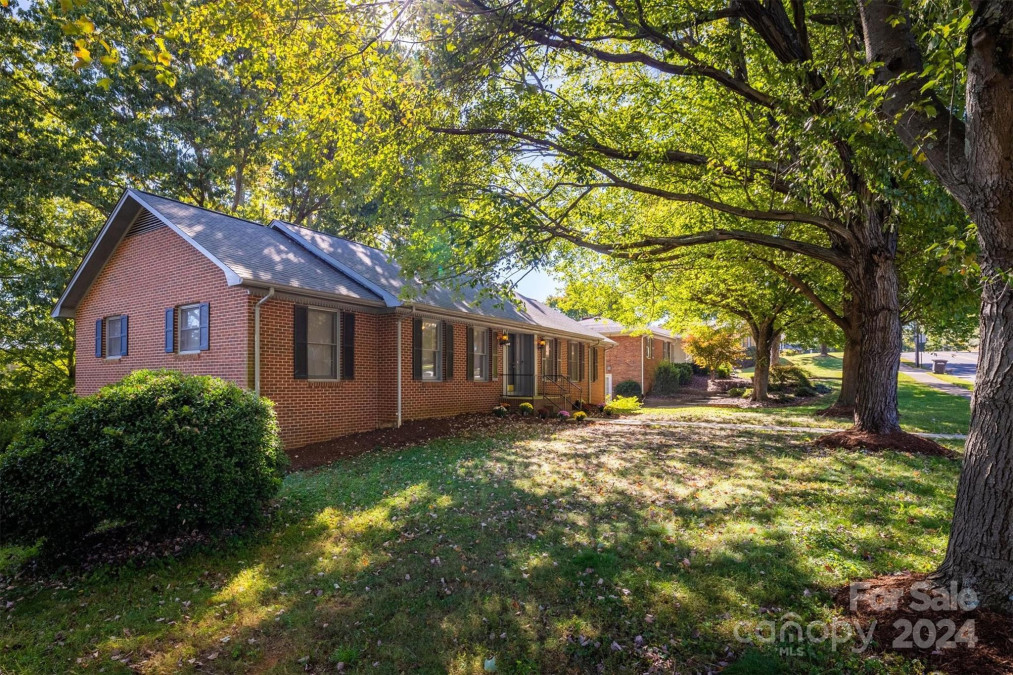 208 Knox St Statesville, NC 28677