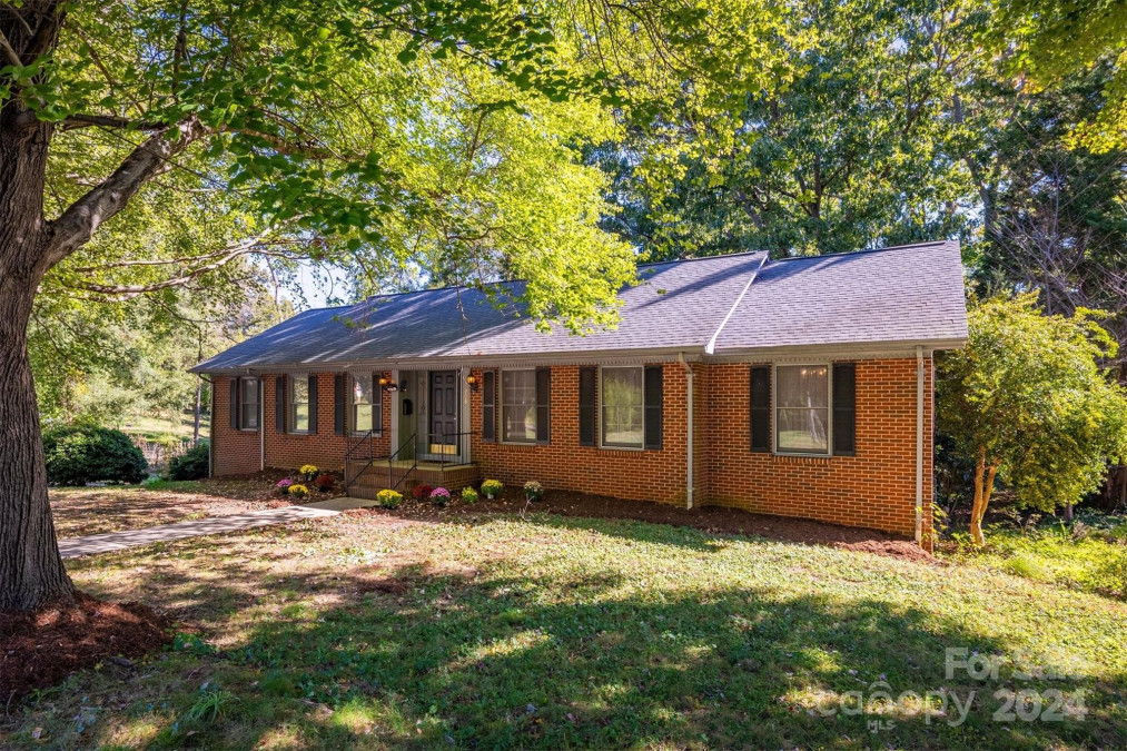 208 Knox St Statesville, NC 28677