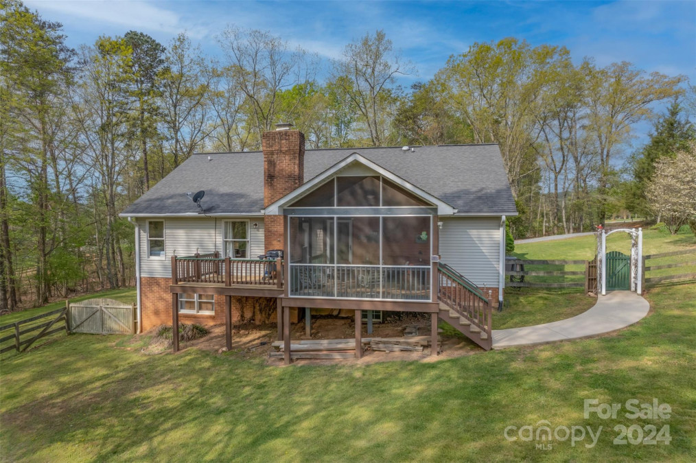 467 Lake Sandy Plains Rd Tryon, NC 28782