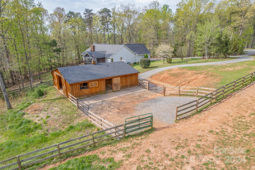 467 Lake Sandy Plains Rd Tryon, NC 28782