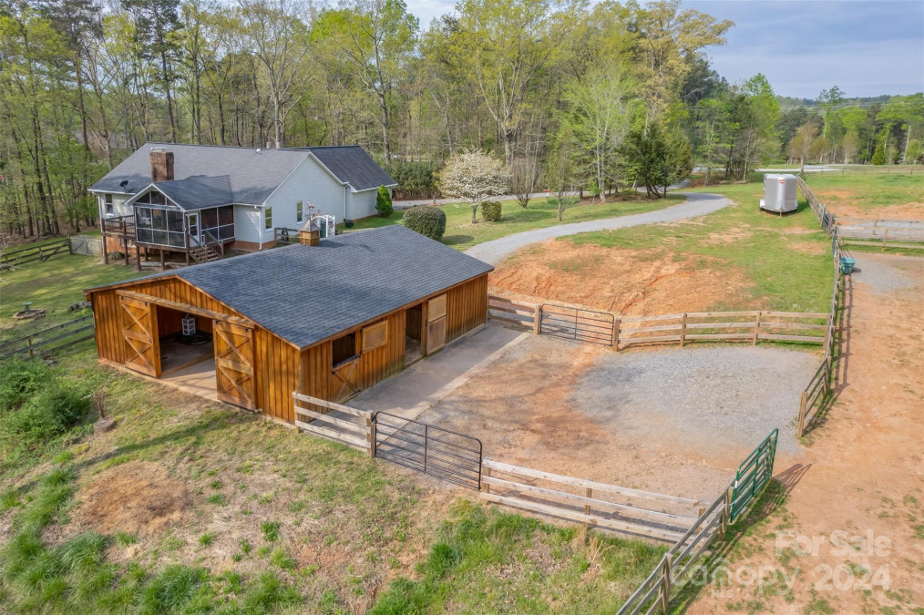 467 Lake Sandy Plains Rd Tryon, NC 28782