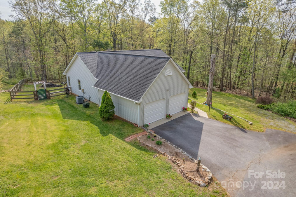 467 Lake Sandy Plains Rd Tryon, NC 28782