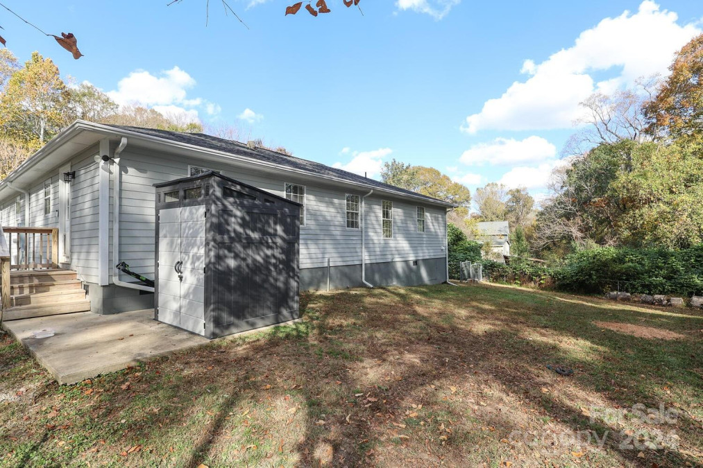 205 Mauney St Mount Holly, NC 28120