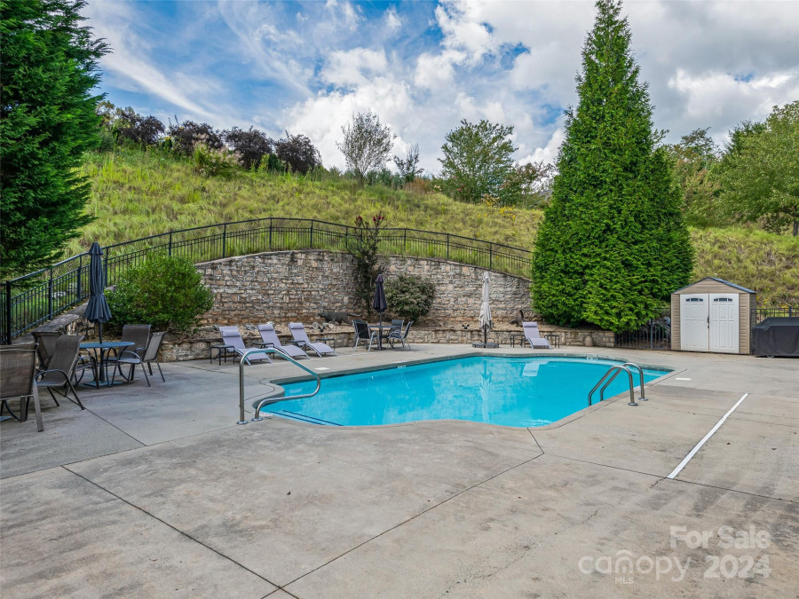 17 Outlook Cir Swannanoa, NC 28778