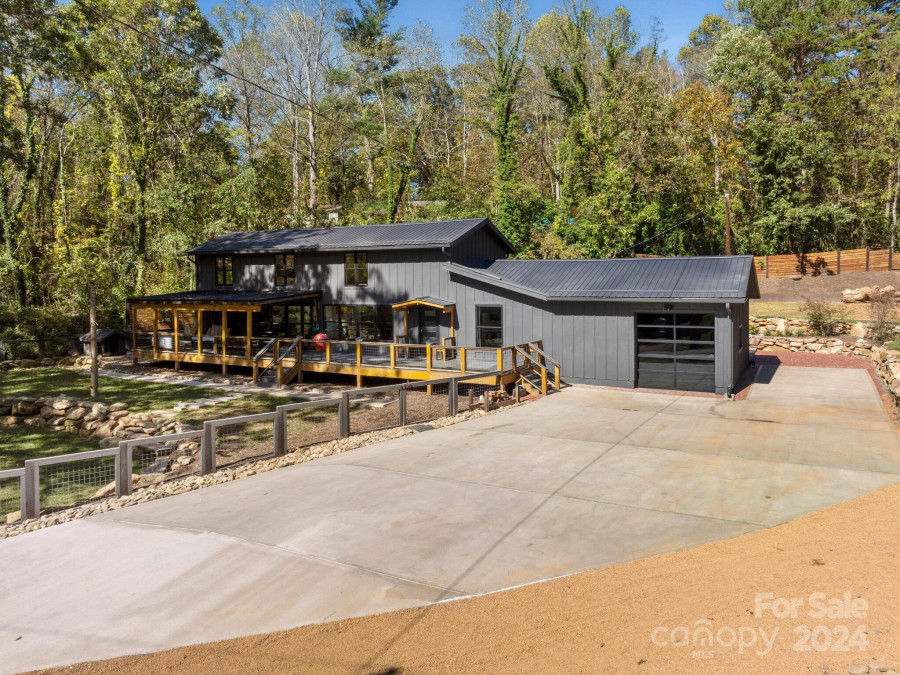 32 Campground Rd Asheville, NC 28805