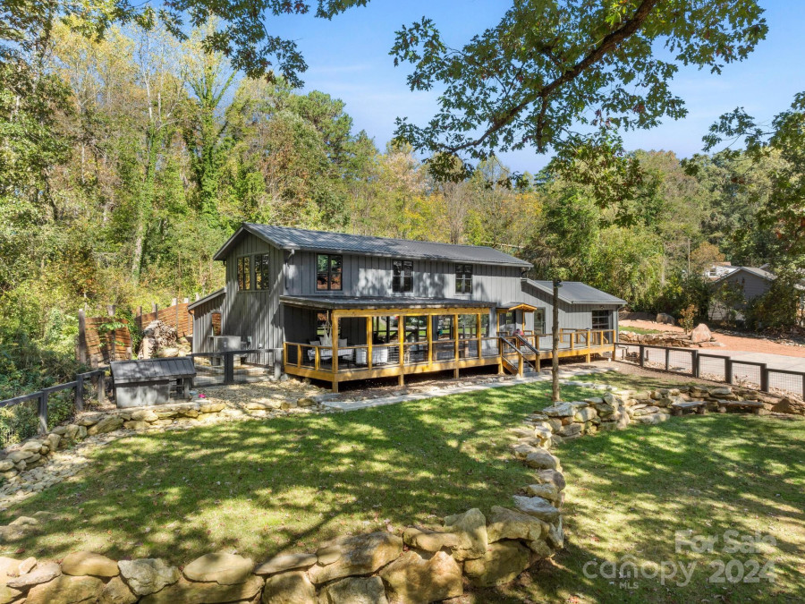 32 Campground Rd Asheville, NC 28805