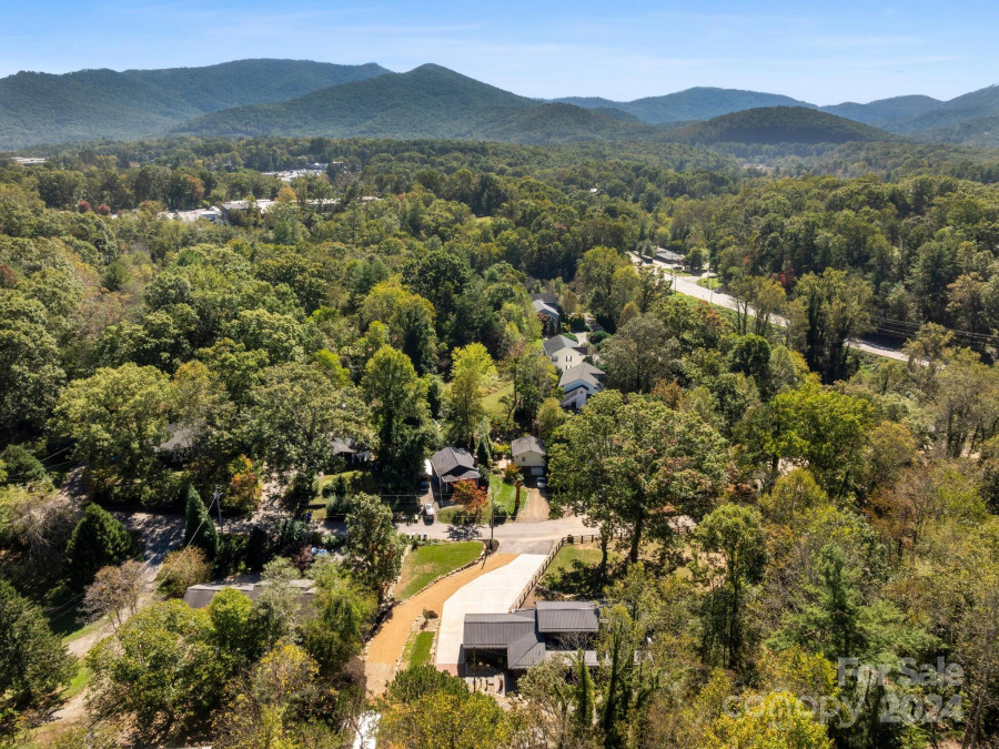 32 Campground Rd Asheville, NC 28805