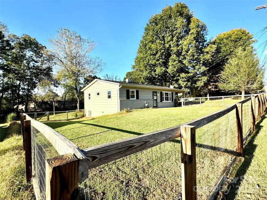 190 Hickman Ave Hudson, NC 28638