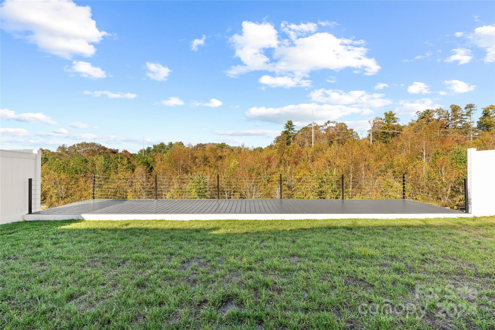 311 Fox Cove Rd Hendersonville, NC 28792