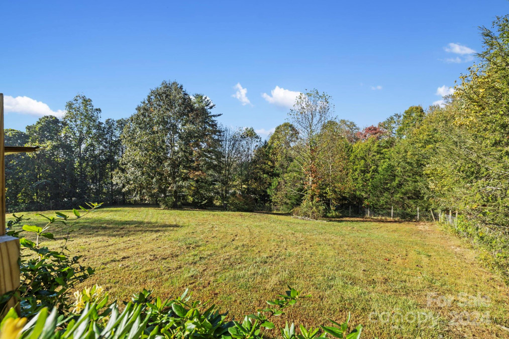 60 Acorn Ln Pisgah Forest, NC 28768