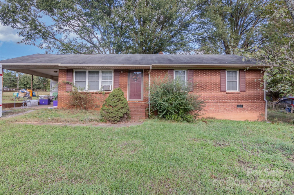 1108 Lower Dallas Hw Dallas, NC 28034