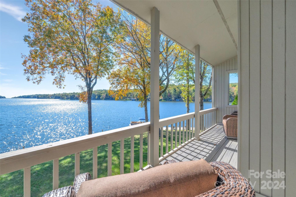 80 Toxaway Shores None Lake Toxaway, NC 28747