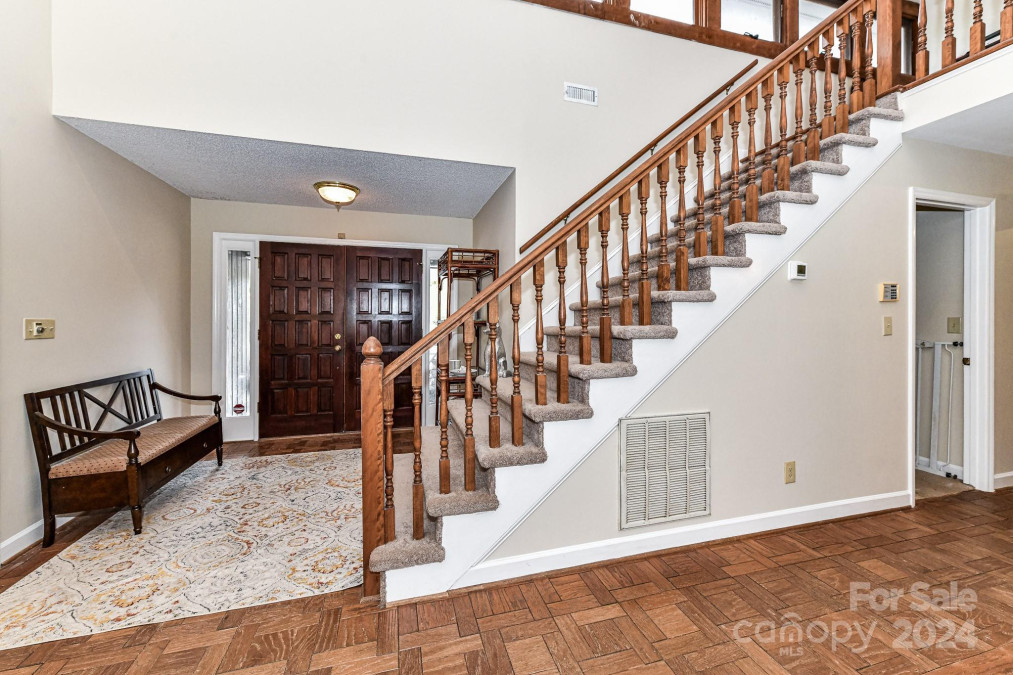 1641 Chestnut Ln Matthews, NC 28104