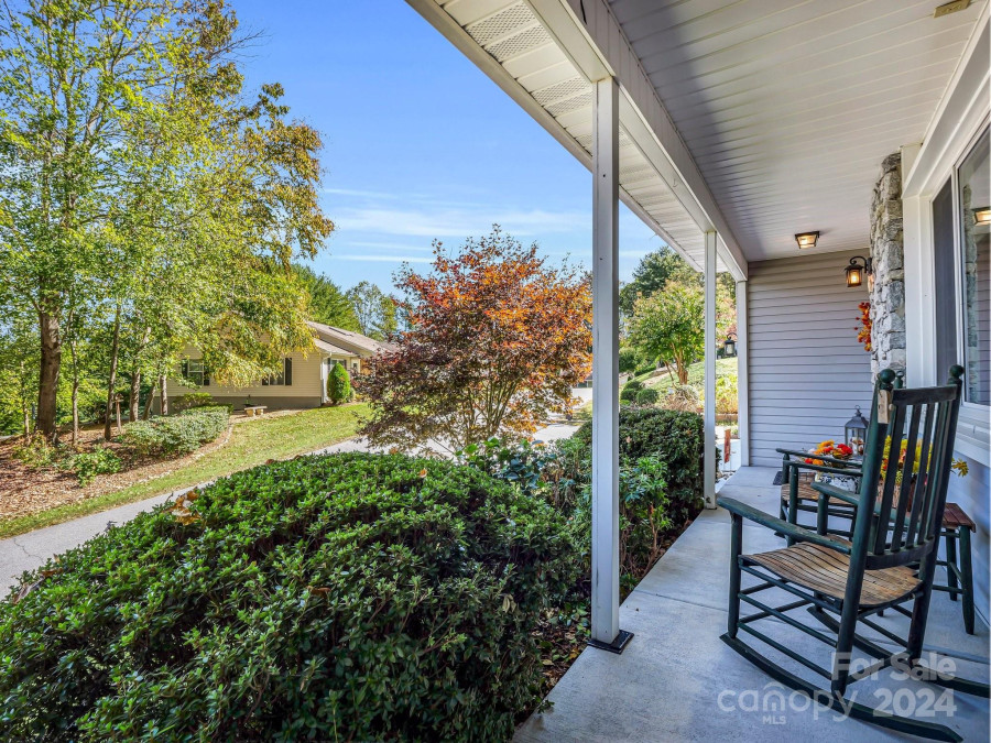 650 New Village Dr Hendersonville, NC 28791