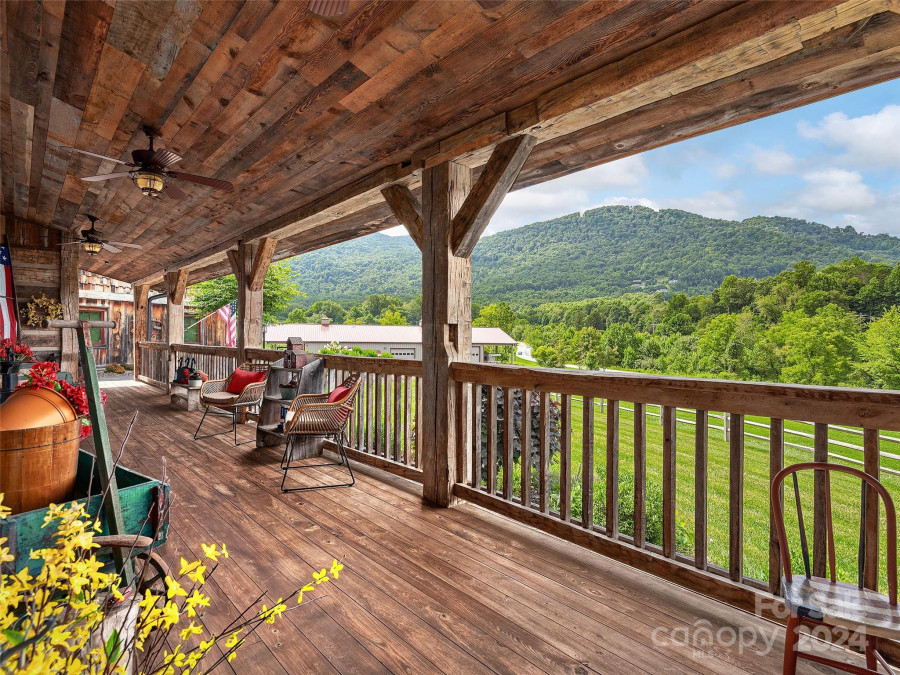 1279 Raccoon Rd Waynesville, NC 28786