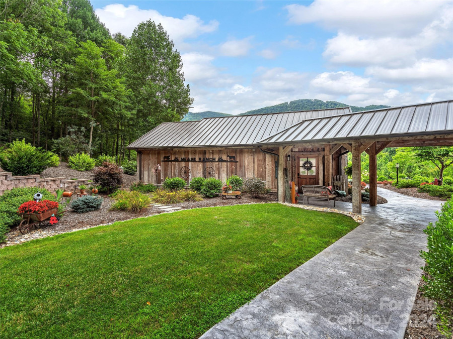 1279 Raccoon Rd Waynesville, NC 28786